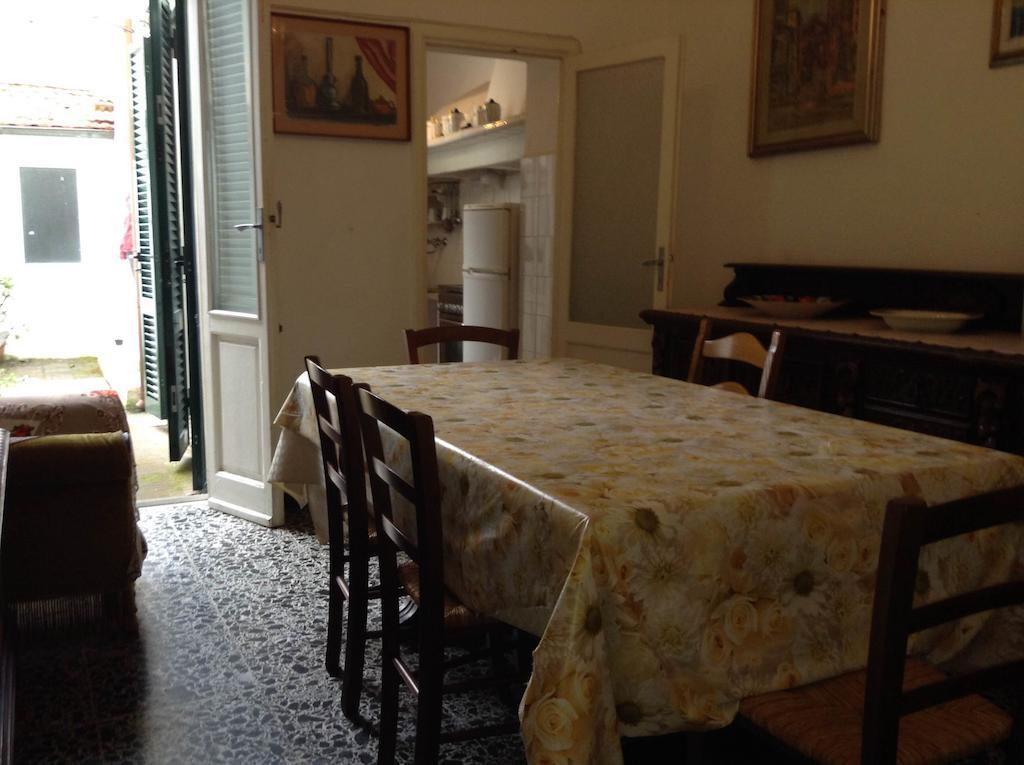 Casa Sara Villa Viareggio Rum bild